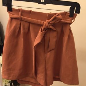 Dress shorts with a belt